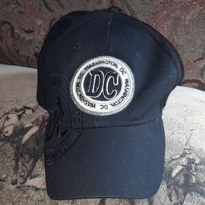 🌺Black DC Embroidered Cap